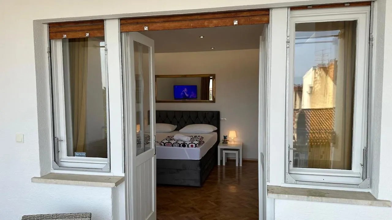 Iris Oasis Apartment Split