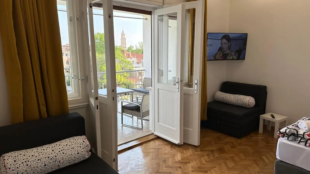 Iris Oasis Apartment Split