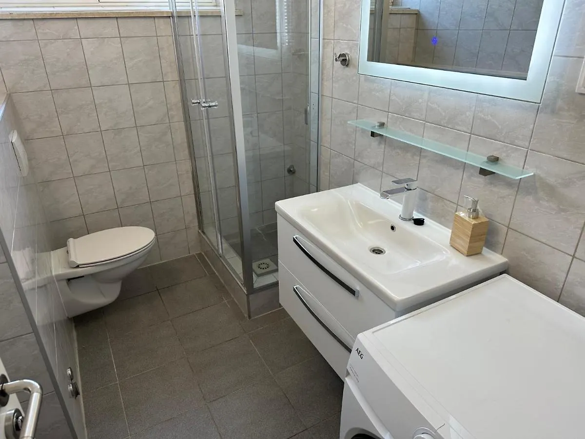 Iris Oasis Apartment Split