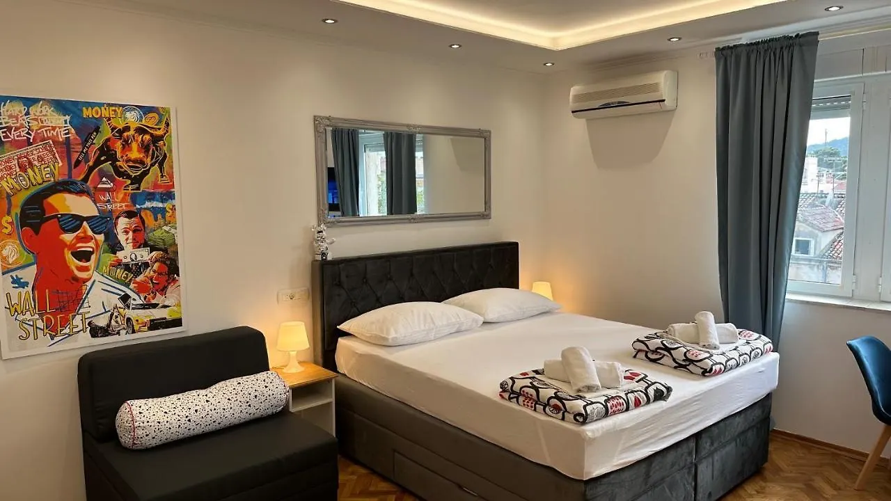 Iris Oasis Apartment Split
