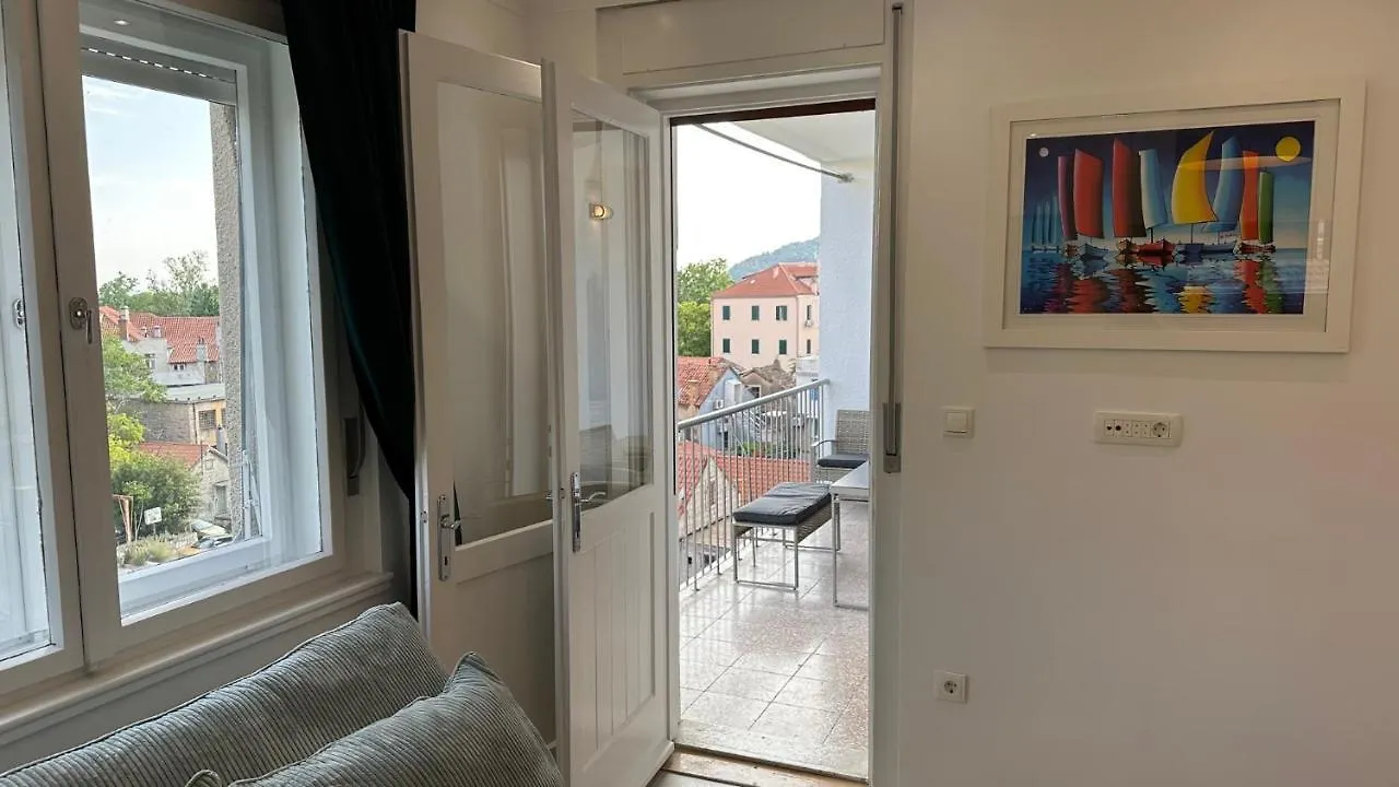 Iris Oasis Apartment Split 0*,