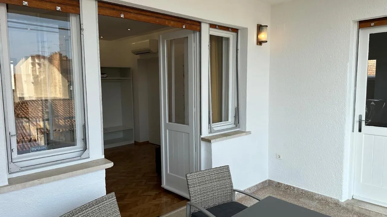 Iris Oasis Apartment Split